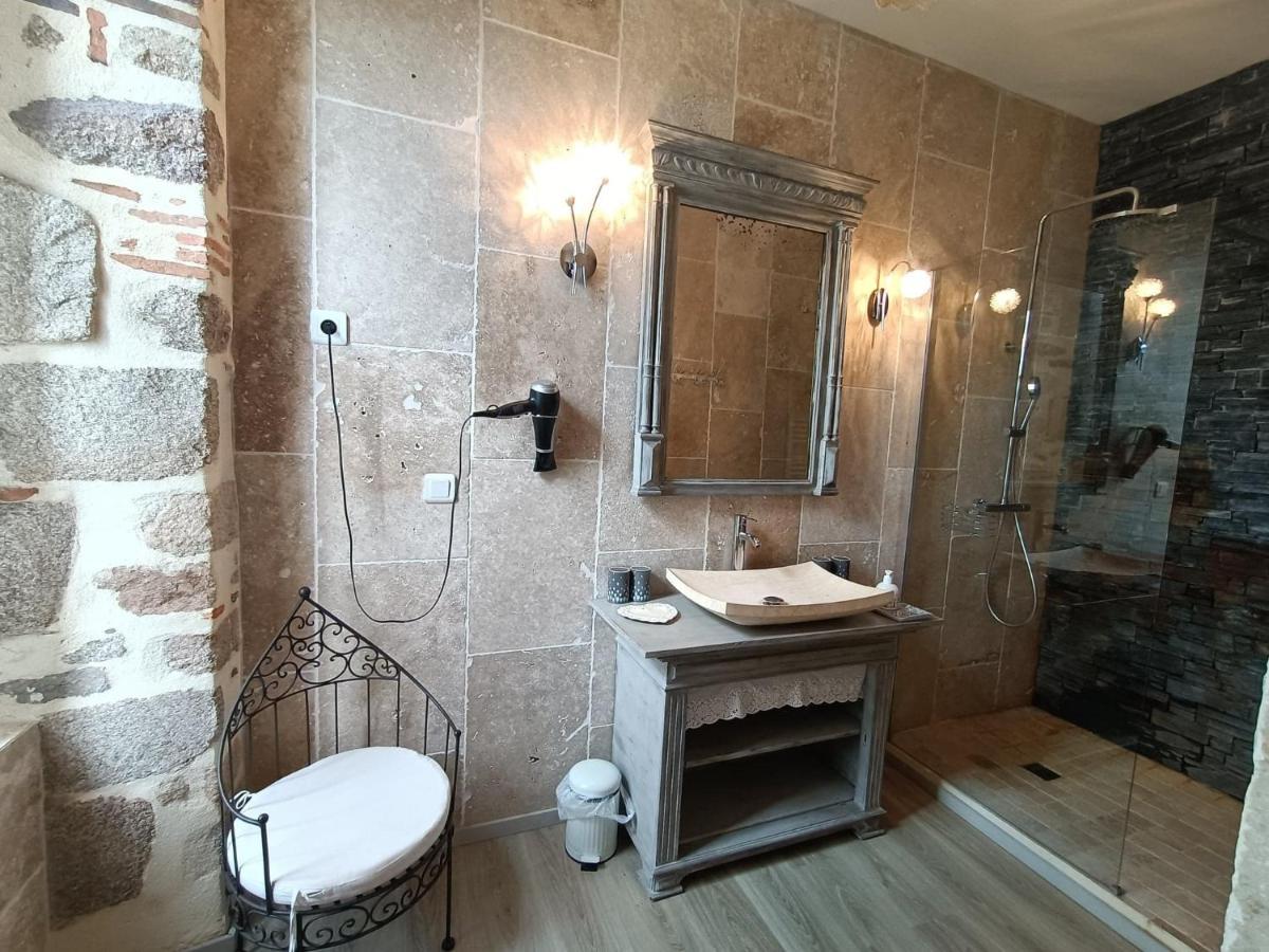 Bazoges-en-Paillers Le Manoir "Aux Douves" B&B 외부 사진