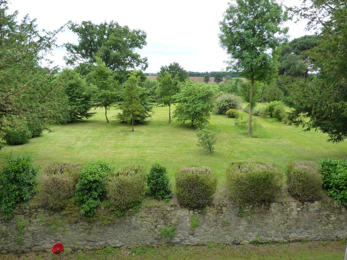 Bazoges-en-Paillers Le Manoir "Aux Douves" B&B 외부 사진
