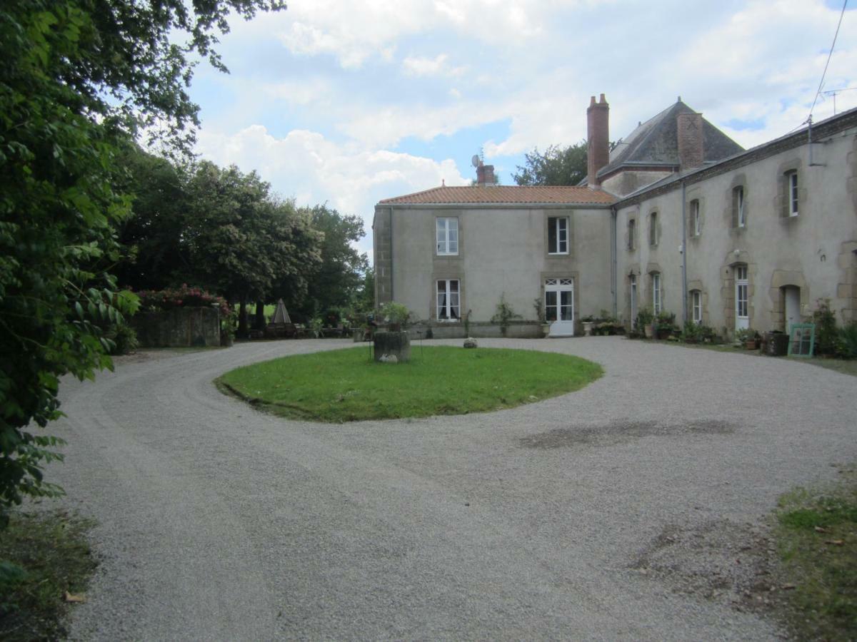 Bazoges-en-Paillers Le Manoir "Aux Douves" B&B 외부 사진